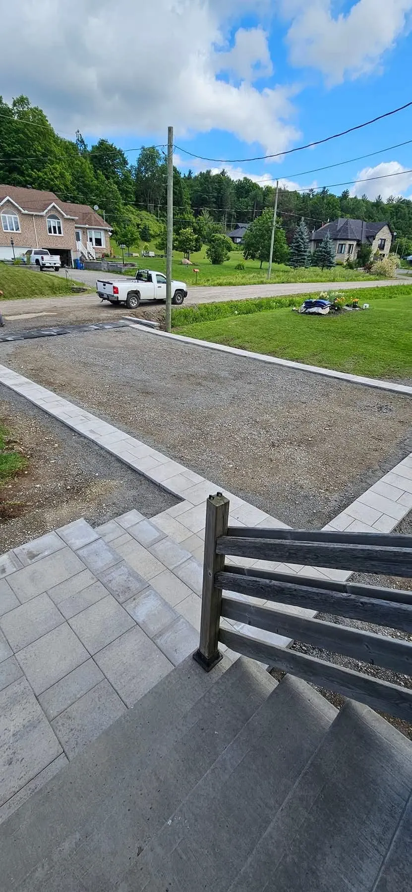 Entrée de pavé uni nouvellement installée